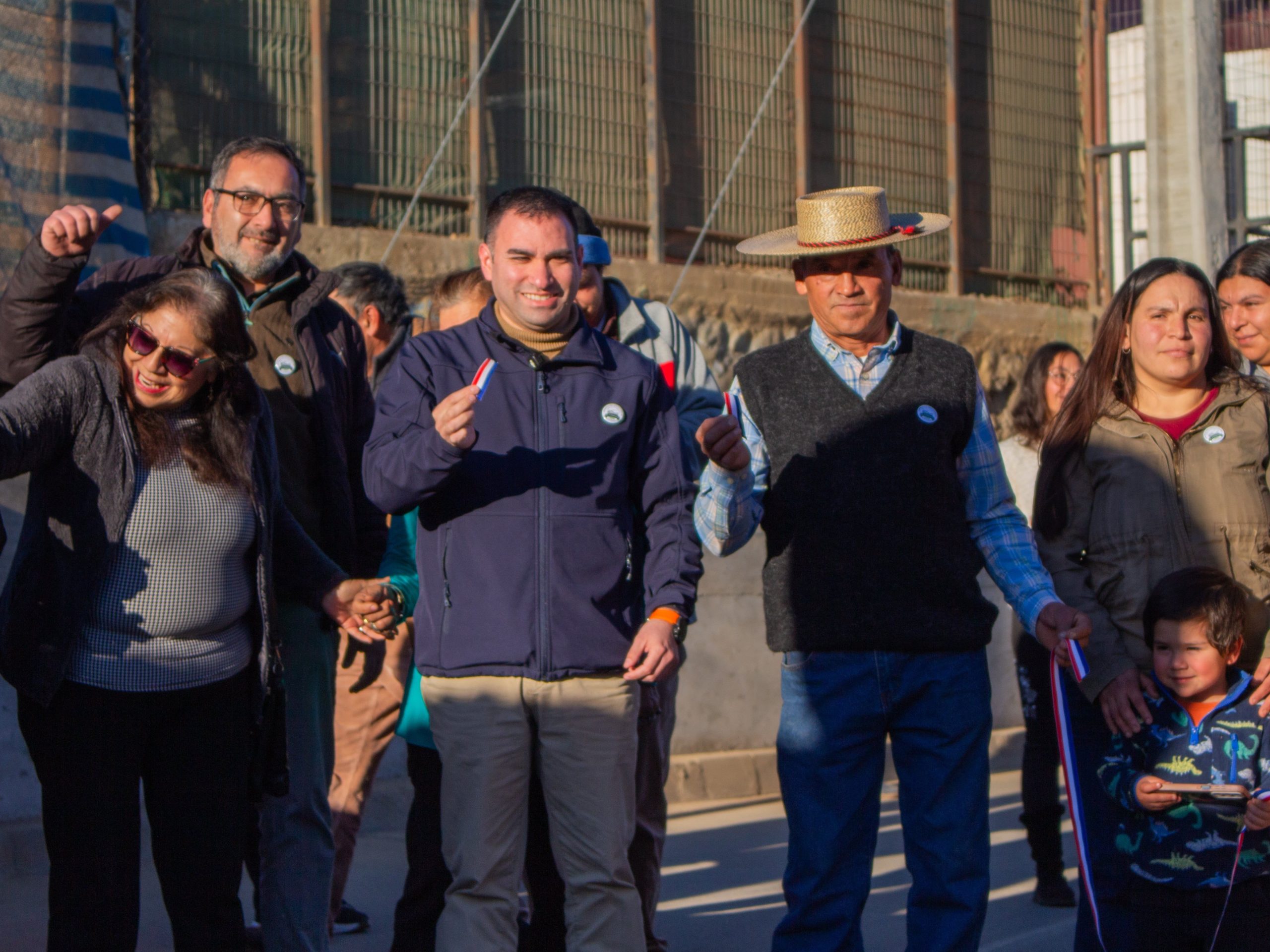 Fin al polvo y al barro: Inauguran pavimentación de la subida El Consuelo tras años de espera de sus vecinos